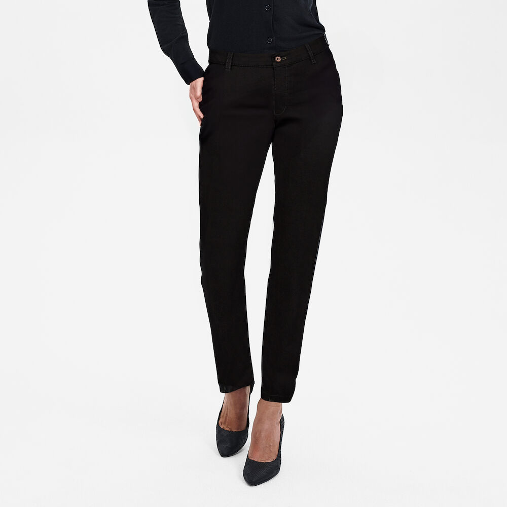 Women's Extreme Flexibility Chino in Modern Fit, Black, 34/80